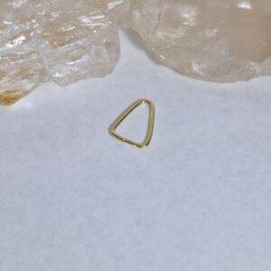 Argola triângulo dourado G