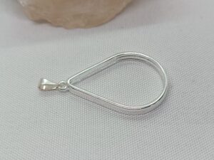 Moldura gota vazado G (prateado)