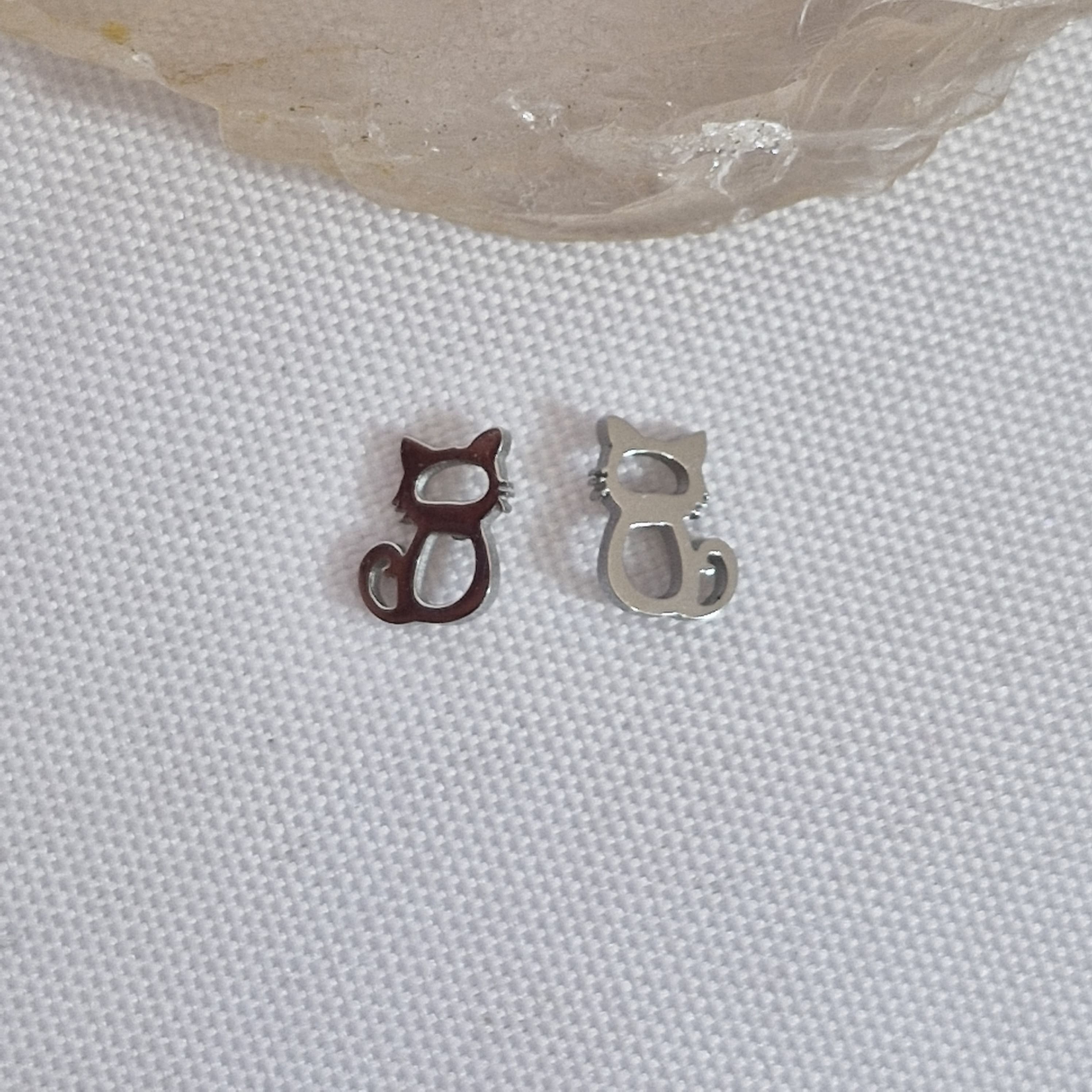 Implante gato prateado