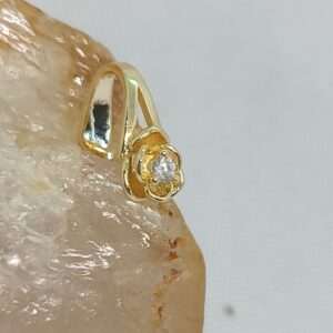 Base para pingente flor/rosa com zircônia dourado
