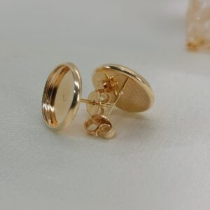 Brinco mini moldura metal banhada à ouro (par) 12 mm